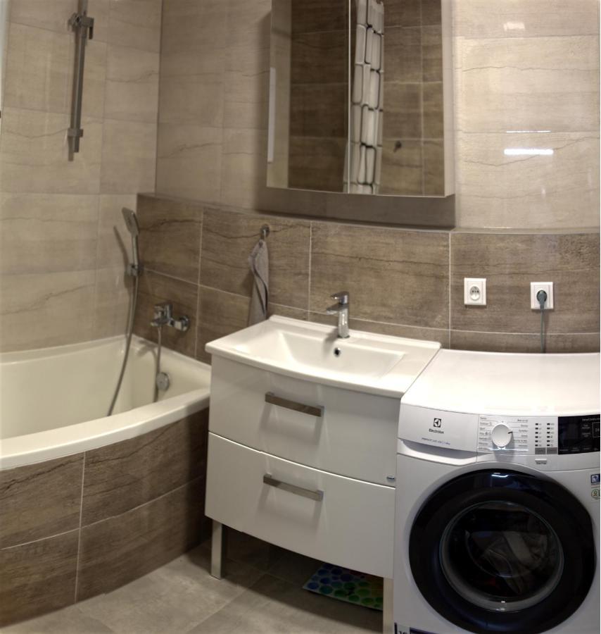 New 1 Bdr, W/Private Parking Apartamento Bratislava Exterior foto