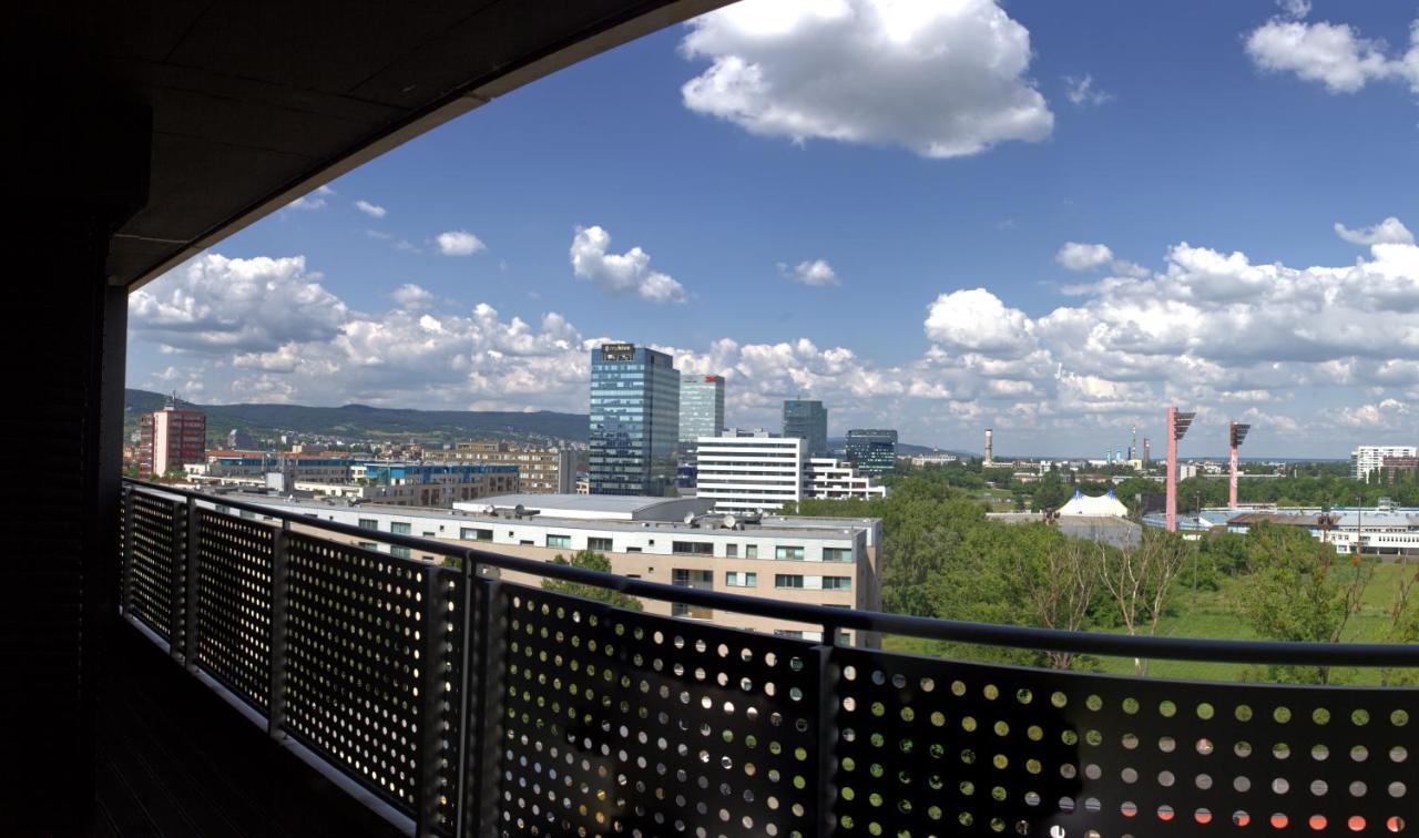 New 1 Bdr, W/Private Parking Apartamento Bratislava Exterior foto