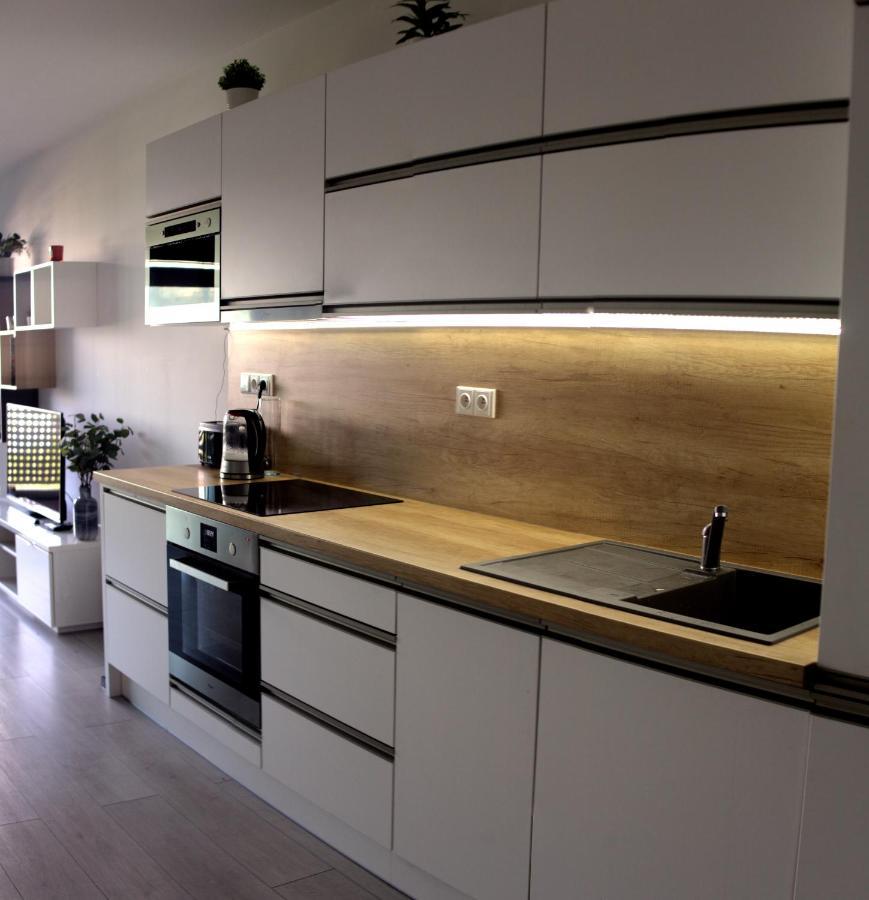 New 1 Bdr, W/Private Parking Apartamento Bratislava Exterior foto